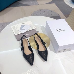 代购级别 Dior/迪奥 2020春款编织羔羊水钻跟鞋 鞋面：采用台湾真空压流技术 内里：纯绵羊皮里 不打皱 侧面：弹力松紧带 大底：意大利A级牛皮底 颜色：银/黑 跟高：平底/6.5cm/9.5cm Size：34-41