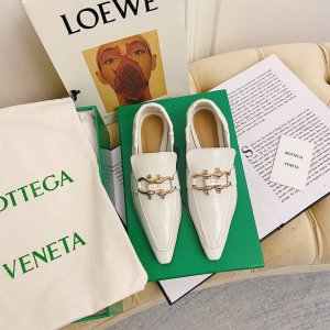 Bottega Veneta 鞋面：原版定制牛油腊皮 内里：头层水染羊皮里 大底: 牛油腊皮包跟，原版开模意大利片配注塑防滑大底 鞋码: 35-40 跟高：8.5CM/平跟