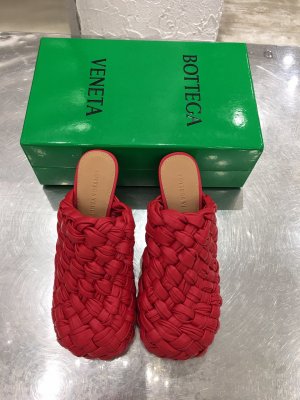 Bottega Veneta 材质是超级柔软的Nappa小羊皮 传统手工技艺双面编织 原楦高定 圆润有型鞋头 鞋身线条流畅 2CM防水台真皮包裹 舒适度妥妥的 不能再稳了 意大利真皮大底 Size ：35-41 跟高：10CM