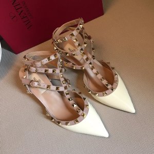 Valentino ROCKSTUD铆钉系列白色 意大利进口柔软牛漆皮，定制羊皮内里、垫脚！原版开模不掉色 不氧化电镀方钉 意大利原版真皮大底 Size：35-39 Heel height 1.0cm 6.5cm 10cm