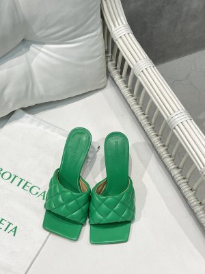 Bottega Veneta 2021季新款新色菱格拖鞋18色 面料选用经典柔软小羊皮精工 内里 垫脚 选用牛皮里 舒适高端 大底选用意大利真皮大底搭配橡胶 size 35-40