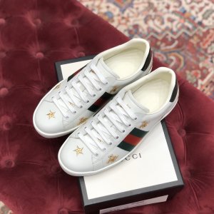 Gucci GG Ace Sneakers 经典小白鞋系列 男款刺绣星星蜜蜂 原版空胶工艺，原版开模橡胶大底，原版珍珠牛皮内里，光泽度高，软硬度适中，不易褶皱。正品一致荧光防伪线。男款39-44（专柜一致偏大一码）