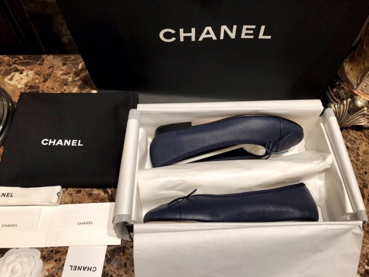 Chanel 新款球纹,跟以往的球纹不同的是颗粒感更明显分布更随意, 整体看起来更加简约 34-41 - Click Image to Close