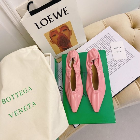 Bottega Veneta 鞋面：原版定制牛油腊皮 内里：内里垫脚特定水染羊皮 大底：鞋跟牛油腊皮 意大利真皮片配注塑防滑底 鞋码: 35-40 - Click Image to Close