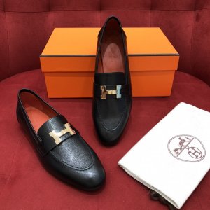 Hermes 【黑皮】 经典乐福鞋 进口原厂牛皮面料羊皮内里_意大利A级的真皮大底拼接环保耐磨防滑橡胶底_无疑是最帅气的马家乐福鞋_总的来说就是经典永流传，穿到60岁都不腻的时尚常青树～ 35-40码