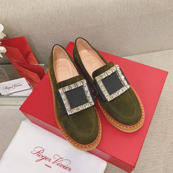 Roger Vivier 全新升级乐福鞋 鞋面：进口胎牛漆皮/开边珠/原版丝光麂皮 内里：进口小羊皮（富有光泽带淡淡浅粉色）大底：原厂Eva发泡橡胶大底+真皮沿条 size：35-40 - Click Image to Close