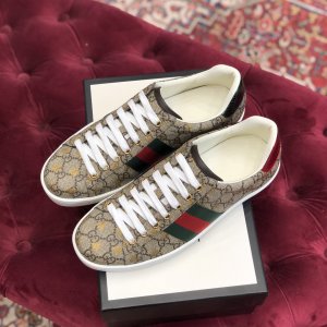 Gucci GG Ace Sneakers 经典小白鞋系列 老花蜜蜂男女同款，原版空胶工艺，原版开模橡胶大底，原版珍珠牛皮内里，光泽度高，软硬度适中，不易褶皱。正品一致荧光防伪线。女款34-39（专柜一致偏大一码）男款39-44（专柜一致偏大一码）