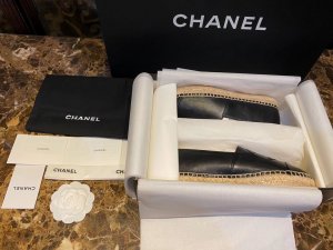 Chanel size 35-41 黑色羊皮渔夫鞋,万年的经典