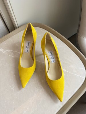 Jimmy Choo JimmyChoo 跟高6.5cm 尖头、浅口、羊京鞋面 鞋面：进口羊鲸 内里：进口全粒面水晶羊皮 大底：真皮大底 跟高： 平底1.0cm 中跟6.5cm 高跟8.5cm SIZE ：35-40