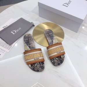 代购级别 Christian Dior/迪奥刺绣DWAY棉质凉拖系列 鞋面：3D全刺绣棉质 内里：印花系羊皮 跟底：意大利牛皮跟底 跟高：1cm / 5cm Size：35-40