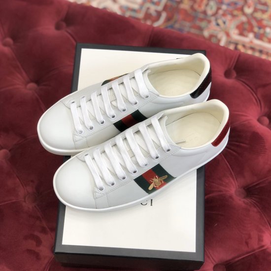 Gucci GG Ace Sneakers 经典小白鞋系列 蜜蜂款 我们定制的略微光泽正品一致偏灰一点点的原版小牛皮材质鞋面，是你们所能看到的最最接近正品的皮纹、颜色、光泽。每尺皮料成本比普通皮料贵整整一倍。原版空胶工艺，原版开模橡胶大底，原版珍珠牛皮内里 - Click Image to Close