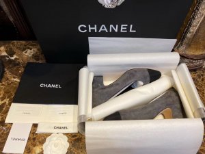 Chanel size 34-41 灰色 牛绒拼罗缎布粗跟单鞋