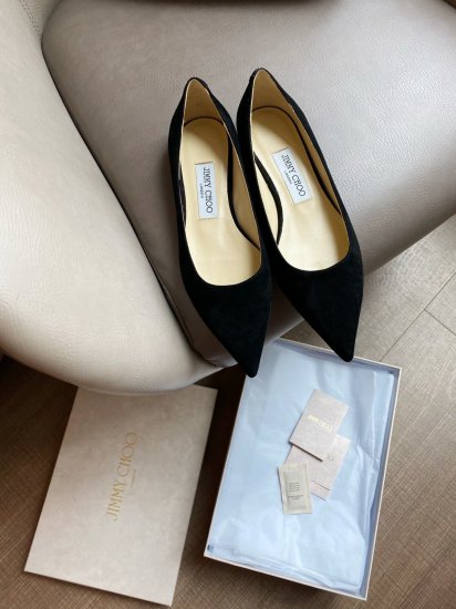 Jimmy Choo JimmyChoo 跟高1cm 尖头、浅口、羊京鞋面 鞋面：进口羊鲸 内里：进口全粒面水晶羊皮 大底：真皮大底 跟高： 平底1.0cm 中跟6.5cm 高跟8.5cm SIZE ：35-40 - Click Image to Close