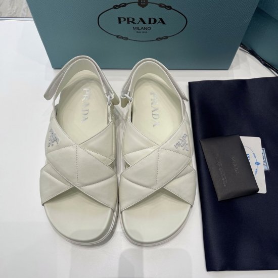 Prada 春夏新品三角刻字徽标厚底运动凉鞋 材质与工艺： 原版定制软羊皮革面料 定染羊皮内里 开模钉状花纹橡胶大底 Size：35-40 - Click Image to Close