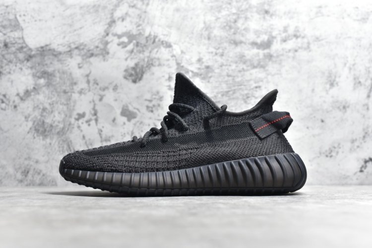 Yeezy 350V2 “ BLACK REFLECTIVE ” 鞋款整体以纯黑色呈现，熟悉的半透明编织材质点缀在鞋身侧面，全鞋 3M 反光材质与黑色鞋身形成鲜明的对比，让满天星效果发挥到极致。上脚也十分炫目，绝对是夏日的明星鞋款。 纯德国进口巴斯夫爆米花 - Click Image to Close