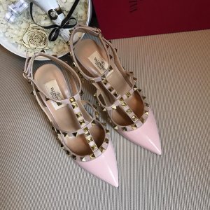 Valentino ROCKSTUD铆钉系列粉色 意大利进口柔软牛漆皮，定制羊皮内里、垫脚！原版开模不掉色 不氧化电镀方钉 意大利原版真皮大底 Size：35-39 Heel height 1.0cm 6.5cm 10cm