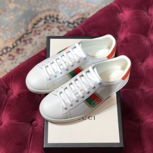 Gucci GG Ace Sneakers 经典小白鞋系列 织带双G款 原版空胶工艺，原版开模橡胶大底，原版珍珠牛皮内里，光泽度高，软硬度适中，不易褶皱。正品一致荧光防伪线。男女同款 34-44（专柜一致偏大一码，37脚拿36鞋码）