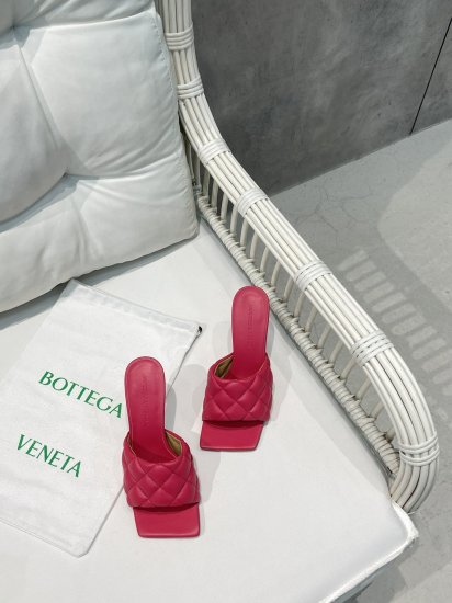 Bottega Veneta 2021季新款新色菱格拖鞋18色 面料选用经典柔软小羊皮精工 内里 垫脚 选用牛皮里 舒适高端 大底选用意大利真皮大底搭配橡胶 size 35-40 - Click Image to Close