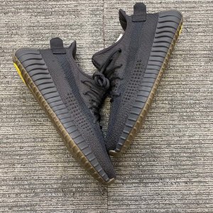 yeezy 350v2 黑生胶 size 36-46