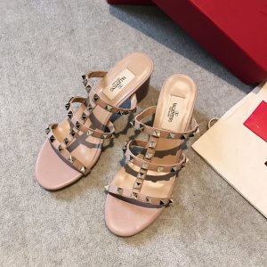 豆沙色 Valentino Rockstud 进口胎小牛罗马凉拖 - 真空电镀铆钉 - 进口胎小牛皮/水染羊皮内里 - 意大利真皮大底 - 鞋跟高 6cm - 尺码 35-39