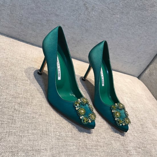 人鱼系列 MANOLO BLAHNIK 纯手工打造金丝系列 专柜最新压小方格 全部进口材料定制 25 colors， 5 heel height，5 种钻扣 鞋面：意大利进口原厂真丝 内里：意大利水晶羊皮（有亮度） 鞋底：意大利进口真皮大底 size：35 - Click Image to Close