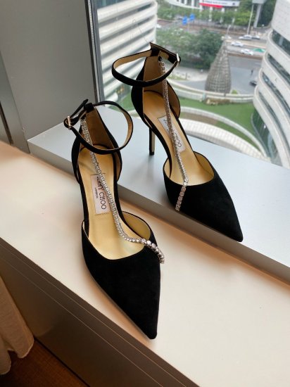 Jimmy Choo 跟高8.5cm 尖头、浅口、斜链装饰 鞋面：进口羊京 内里：进口全粒面水晶羊皮 大底：真皮大底 跟高： 平底1.0cm 中跟6.5cm 高跟8.5cm SIZE ：35-40 - Click Image to Close