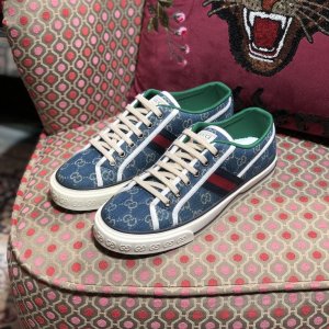 Gucci Tennis 1977系列帆布鞋，从大底到面料、鞋垫、布标、鸡眼、织带、内里衬布、鞋带每一样面料和辅料我们全部按照正品1:1定制，大底材质区别市场所有不对版的橡胶材质大底。女鞋34-39(偏大一码) 男40-44