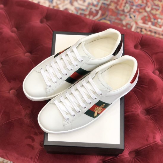 Gucci GG Ace Sneakers 经典小白鞋系列 男款刺绣小蜜蜂 我们直接通过香港贸易公司定制的略微光泽正品一致偏灰一点点的原版小牛皮材质鞋面，是你们所能看到的最最接近正品的皮纹、颜色、光泽。每尺皮料成本比普通皮料贵整整一倍。原版空胶工艺，原版开 - Click Image to Close