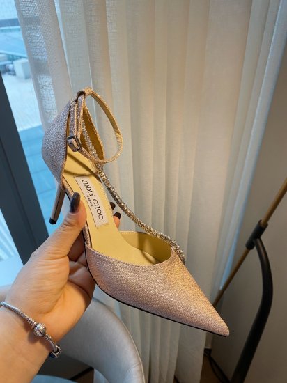 Jimmy Choo 跟高8.5cm 尖头、浅口、斜链装饰 鞋面：进口羊京 内里：进口全粒面水晶羊皮 大底：真皮大底 跟高： 平底1.0cm 中跟6.5cm 高跟8.5cm SIZE ：35-40 - Click Image to Close