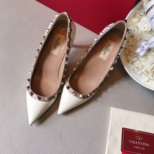 Valentino ROCKSTUD铆钉系列 意大利进口牛漆皮，粒面透染羊皮内里、垫脚！真空电镀方钉 意大利原版真皮大底！ size：35-40 heel height：8.5cm/10.0cm