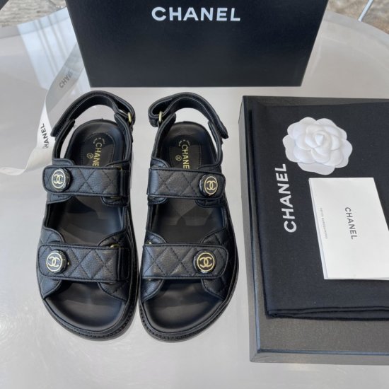 Chanel 经典魔术贴凉鞋2021新色代购级别 材质与工艺： 原版羊皮/特殊工艺软呢布面料 定然哑光质地羊皮内里 开模双C饰扣 意大利产真皮大底 Size：35-40 - Click Image to Close