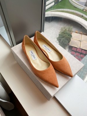 Jimmy Choo JimmyChoo 跟高1cm 尖头、浅口、羊京鞋面 鞋面：进口羊鲸 内里：进口全粒面水晶羊皮 大底：真皮大底 跟高： 平底1.0cm 中跟6.5cm 高跟8.5cm SIZE ：35-40