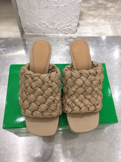 Bottega Veneta 材质是超级柔软的Nappa小羊皮 传统手工技艺双面编织 原楦高定 圆润有型鞋头 鞋身线条流畅 2CM防水台真皮包裹 舒适度妥妥的 不能再稳了 意大利真皮大底 Size ：35-41 跟高：10CM - Click Image to Close