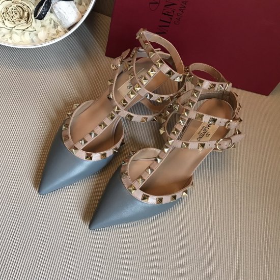 Valentino 牛皮系列雾霾蓝 Heel Height 1.0cm 6.5cm 10cm Size：35-39 Rockstud Collection系列 小巧精致的尖头，霸气凌人的铆钉，还有或甜美或深沉的色彩，是每一个女人的鞋柜必备单品 意大利进口胎 - Click Image to Close