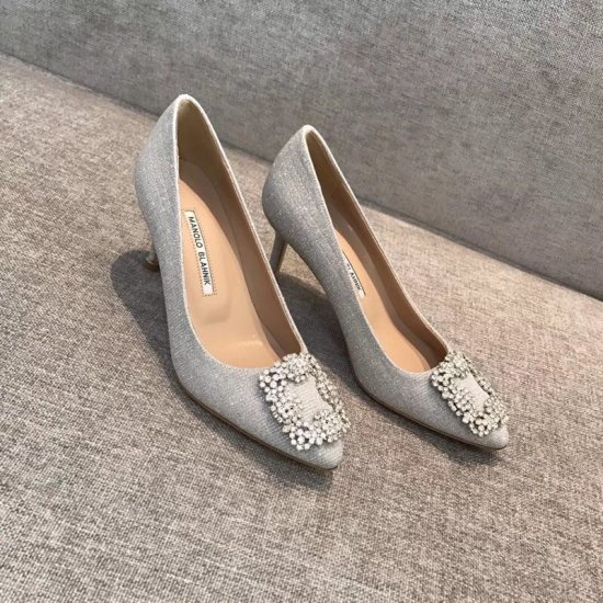 金丝系列 MANOLO BLAHNIK 纯手工打造金丝系列 专柜最新压小方格 全部进口材料定制 25 colors， 5 heel height，5 种钻扣 鞋面：意大利进口原厂真丝 内里：意大利水晶羊皮（有亮度） 鞋底：意大利进口真皮大底 size：35 - Click Image to Close