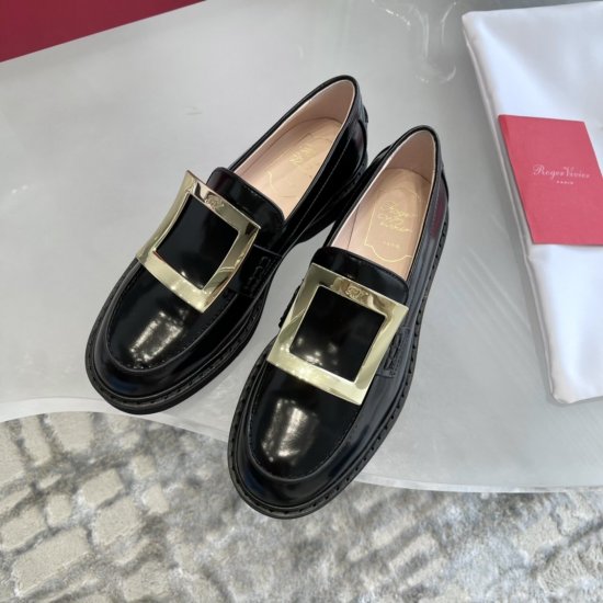 Roger Vivier 大方扣漆皮乐福鞋 材质与工艺： 进口牛漆皮面料 定染羊皮内里 定制方扣/水钻扣 开模logo橡胶大底真皮沿条 size：35-40，金扣/钻扣 - Click Image to Close