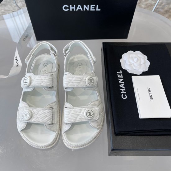 Chanel 经典魔术贴凉鞋2021新色代购级别 材质与工艺： 原版羊皮/特殊工艺软呢布面料 定然哑光质地羊皮内里 开模双C饰扣 意大利产真皮大底 Size：35-40 - Click Image to Close