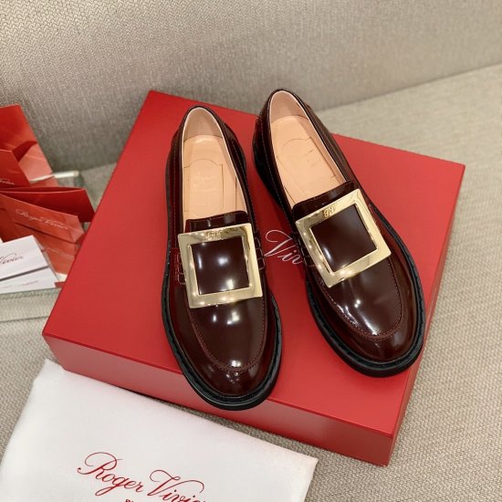 Roger Vivier 全新升级乐福鞋 鞋面：进口胎牛漆皮/开边珠/原版丝光麂皮 内里：进口小羊皮（富有光泽带淡淡浅粉色）大底：原厂Eva发泡橡胶大底+真皮沿条 size：35-40 - Click Image to Close