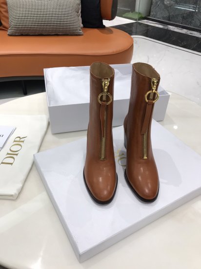 代购级别 迪奥/Dior 20ss 秋冬最新高定系列 Empreinte海报款女短靴 鞋面:进口全粒面小牛皮 内里:水染羊皮 鞋底:意大利真皮大底 跟高:7CM 筒高:8寸 Size：35-39标准码 - Click Image to Close