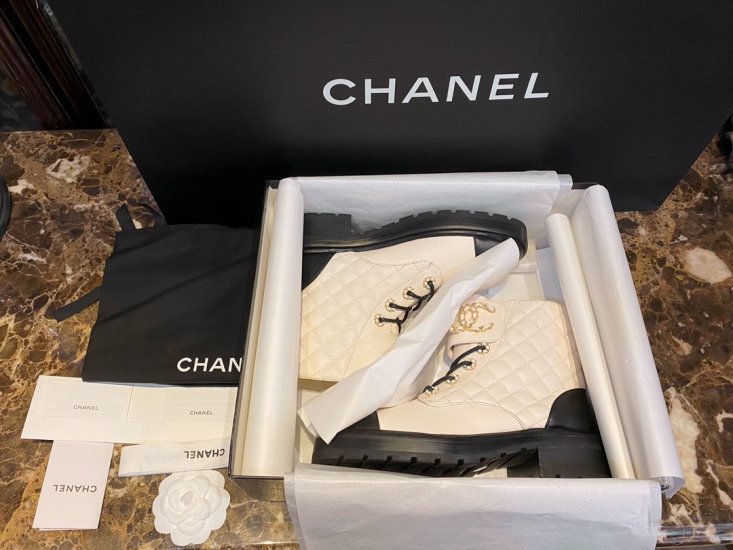 Chanel 白色大logo马丁靴 35-41 - Click Image to Close