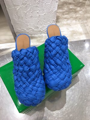 Bottega Veneta 材质是超级柔软的Nappa小羊皮 传统手工技艺双面编织 原楦高定 圆润有型鞋头 鞋身线条流畅 2CM防水台真皮包裹 舒适度妥妥的 不能再稳了 意大利真皮大底 Size ：35-41 跟高：10CM