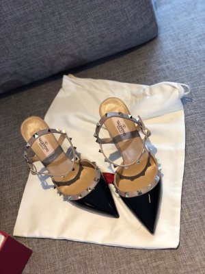 Valentino Valentin* Garavani Rockstud 8.0进口牛漆皮脚背带后系带高跟后空凉鞋 - 真空电镀铆钉 - 裸粉色纳帕小牛皮饰边和袢带 - 进口牛漆皮&进口胎小牛/水染羊皮内里 - 意大利真皮大底 - 跟高 8 - 尺码 3