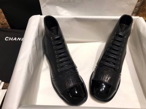 Chanel 黑色拼漆皮方头短靴 35-41