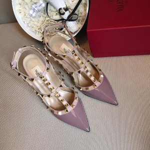 Valentino ROCKSTUD铆钉系列 意大利进口柔软牛漆皮，定制羊皮内里、垫脚！原版开模不掉色 不氧化电镀方钉 意大利原版真皮大底 Size：35-39 Heel height 1.0cm 6.5cm 10cm