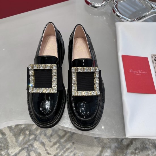 Roger Vivier 大方扣漆皮乐福鞋 材质与工艺： 进口牛漆皮面料 定染羊皮内里 定制方扣/水钻扣 开模logo橡胶大底真皮沿条 size：35-40，金扣/钻扣 - Click Image to Close