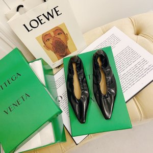 Bottega Veneta 鞋面：原版定制牛油腊皮 内里：内里垫脚特定水染羊皮 大底：鞋跟牛油腊皮 意大利真皮片配注塑防滑底 鞋码: 35-40