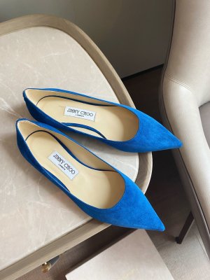 Jimmy Choo JimmyChoo 跟高1cm 尖头、浅口、羊京鞋面 鞋面：进口羊鲸 内里：进口全粒面水晶羊皮 大底：真皮大底 跟高： 平底1.0cm 中跟6.5cm 高跟8.5cm SIZE ：35-40