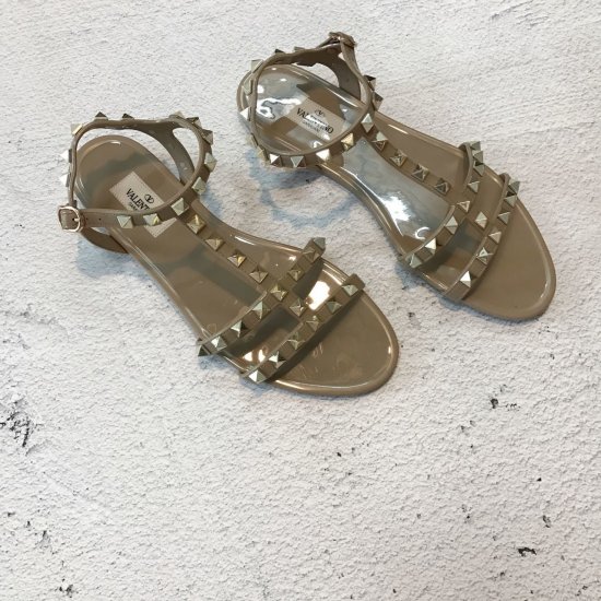 Valentino Rockstud 新款果冻鞋豆沙灰 真空电镀铆钉 进口橡胶 size 35-40 - Click Image to Close