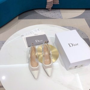 代购品质 Dior/迪奥 2020 6.5cm 白色波点莱茵石跟鞋 鞋面：采用白色小花薄洋纱和皮革精制而成 内里：纯绵羊皮 鞋跟：水纹织布包跟 鞋底：意大利A级牛皮底 Size：34-41 跟高：6.5cm