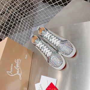 Christian Louboutin CL铆钉高帮鞋！严格精选细选材料 具有良好的耐穿性及透气性 铆钉的修饰让简单变得不简单 超好看！码数34-39